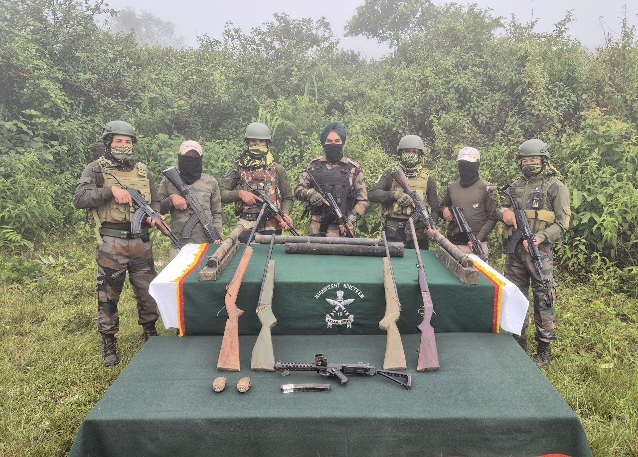 মণিপুরে নিরাপত্তা বাহিনীর অভিযানে বিপুল অস্ত্র ও গোলাবারুদ উদ্ধার